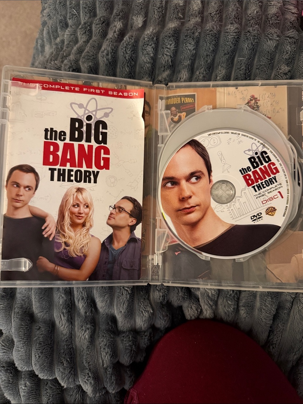 The Big Bang Theory - The Complete First Season DVD - Picture 3 of 4